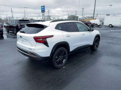 Used 2024 Chevrolet Trax ACTIV w/ Driver Confidence Package image 8