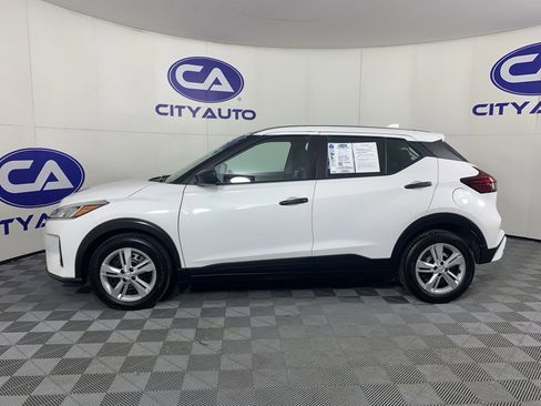 Used 2022 Nissan Kicks S image 6