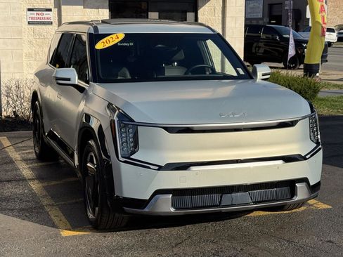 Used 2024 Kia EV9 Land image 10