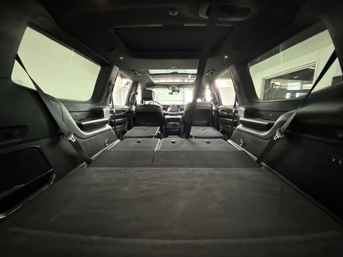 Used 2022 Jeep Wagoneer Series III w/ Premium Group I image 27