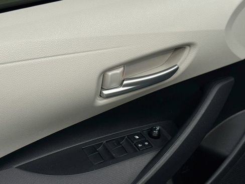 Used 2020 Toyota Corolla LE FWD image 20