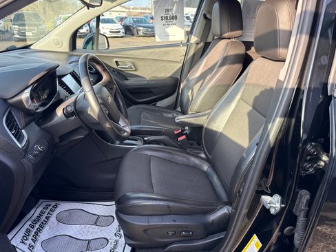 Used 2017 Chevrolet Trax LT w/ LT Convenience Package image 12