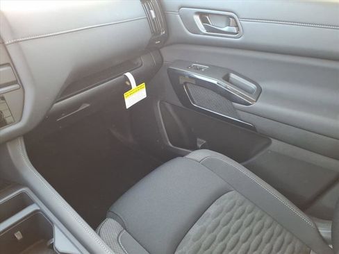 New 2025 Nissan Pathfinder S image 23