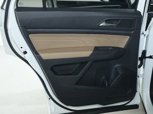 Used 2021 Volkswagen Atlas Cross Sport SEL R-Line w/ Luggage Net & Mats Package image 31