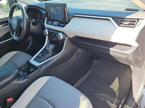 Used 2021 Toyota RAV4 XLE Premium image 22