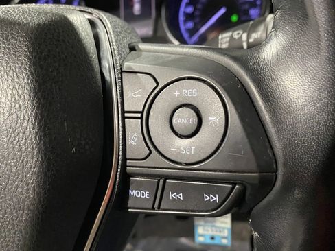 Used 2019 Toyota Camry SE image 18