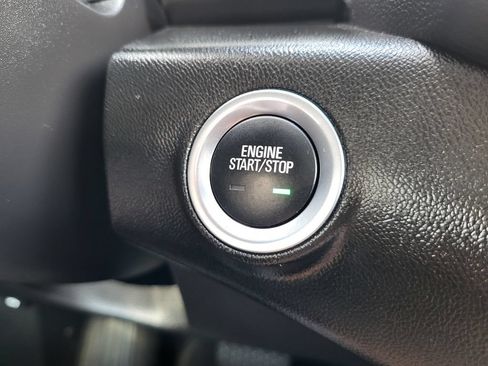 Used 2024 GMC Terrain SLT AWD/4WD image 17