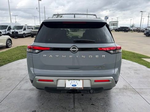 Used 2023 Nissan Pathfinder Platinum AWD/4WD image 5