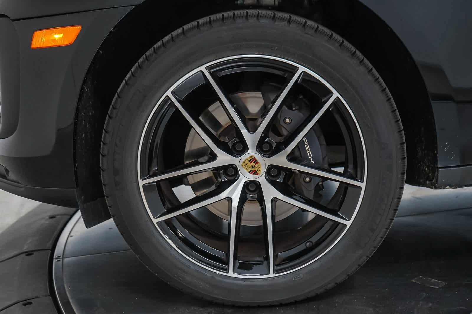 Certified 2024 Porsche Macan AWD/4WD image 14