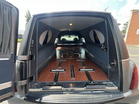 Used 2002 Cadillac De Ville Hearse image 25