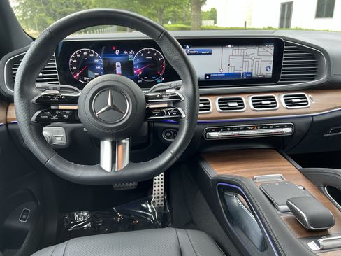 Used 2025 Mercedes-Benz GLS 450 4MATIC w/ AMG Line Exterior image 30