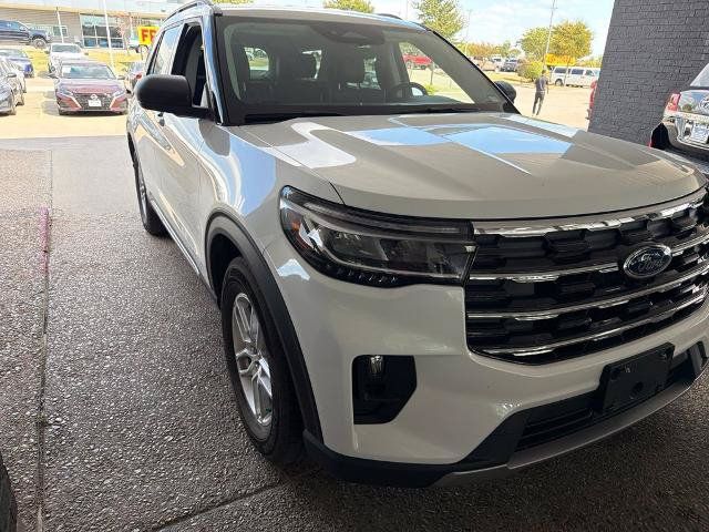 Certified 2025 Ford Explorer Active w/ Active Comfort Package RWD image 2