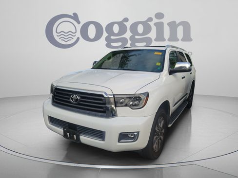 Used 2019 Toyota Sequoia Limited w/ Safety & Convenience Package AWD/4WD image 2