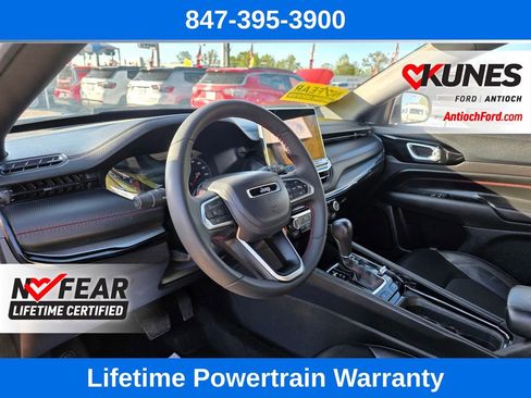 Used 2025 Jeep Compass Trailhawk AWD/4WD image 15