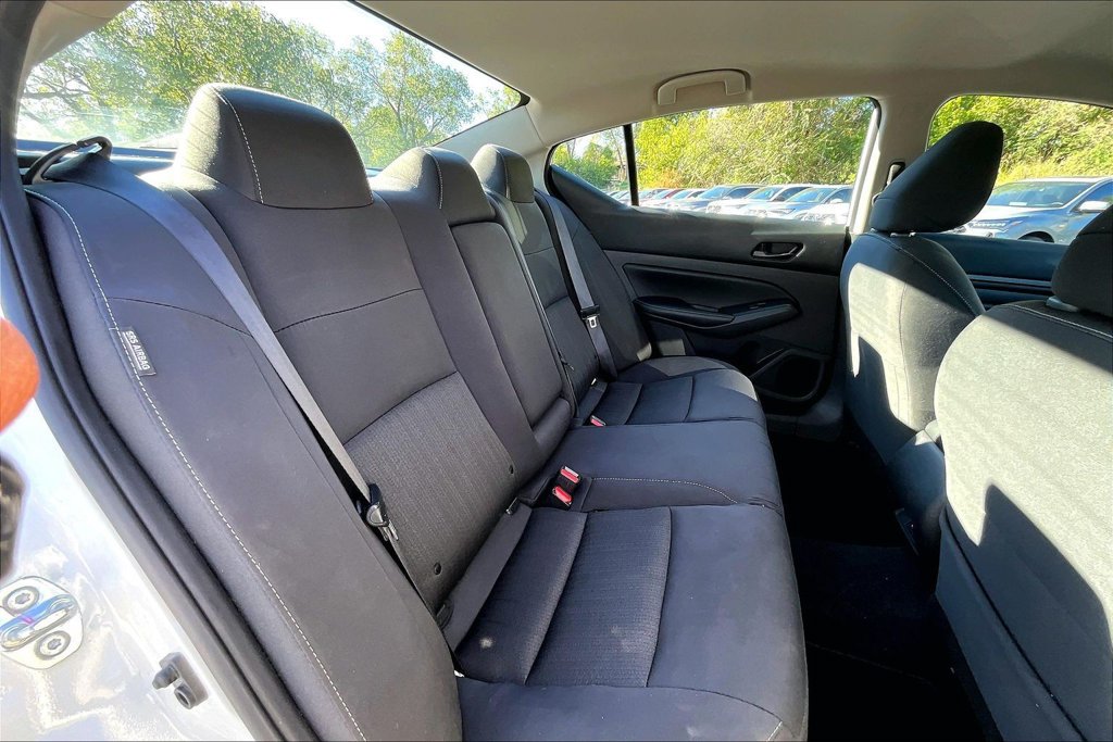 Used 2025 Nissan Altima 2.5 SV FWD image 36