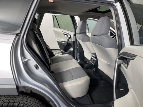 Used 2021 Toyota RAV4 XLE w/ Convenience Package FWD image 44