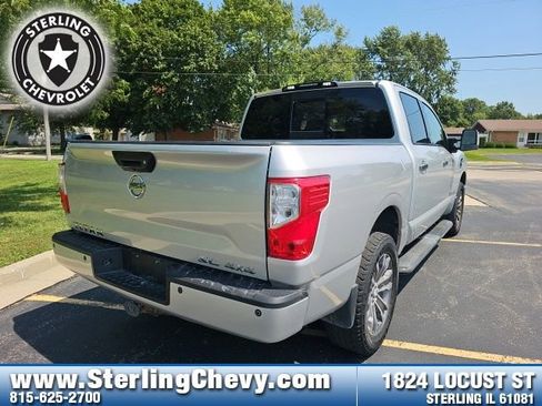 Used 2017 Nissan Titan SL w/ SL Towing Convenience Package image 5