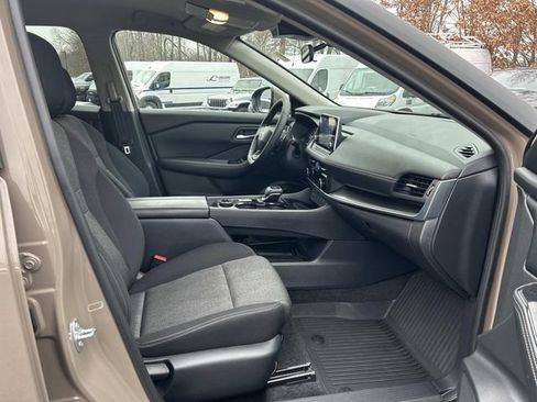 Used 2025 Nissan Rogue SV image 18