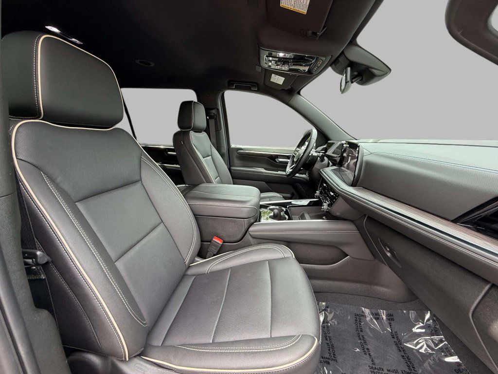 Used 2026 Chevrolet Suburban Premier AWD/4WD image 14