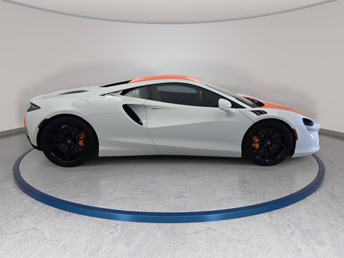 Used 2023 McLaren Artura RWD image 4