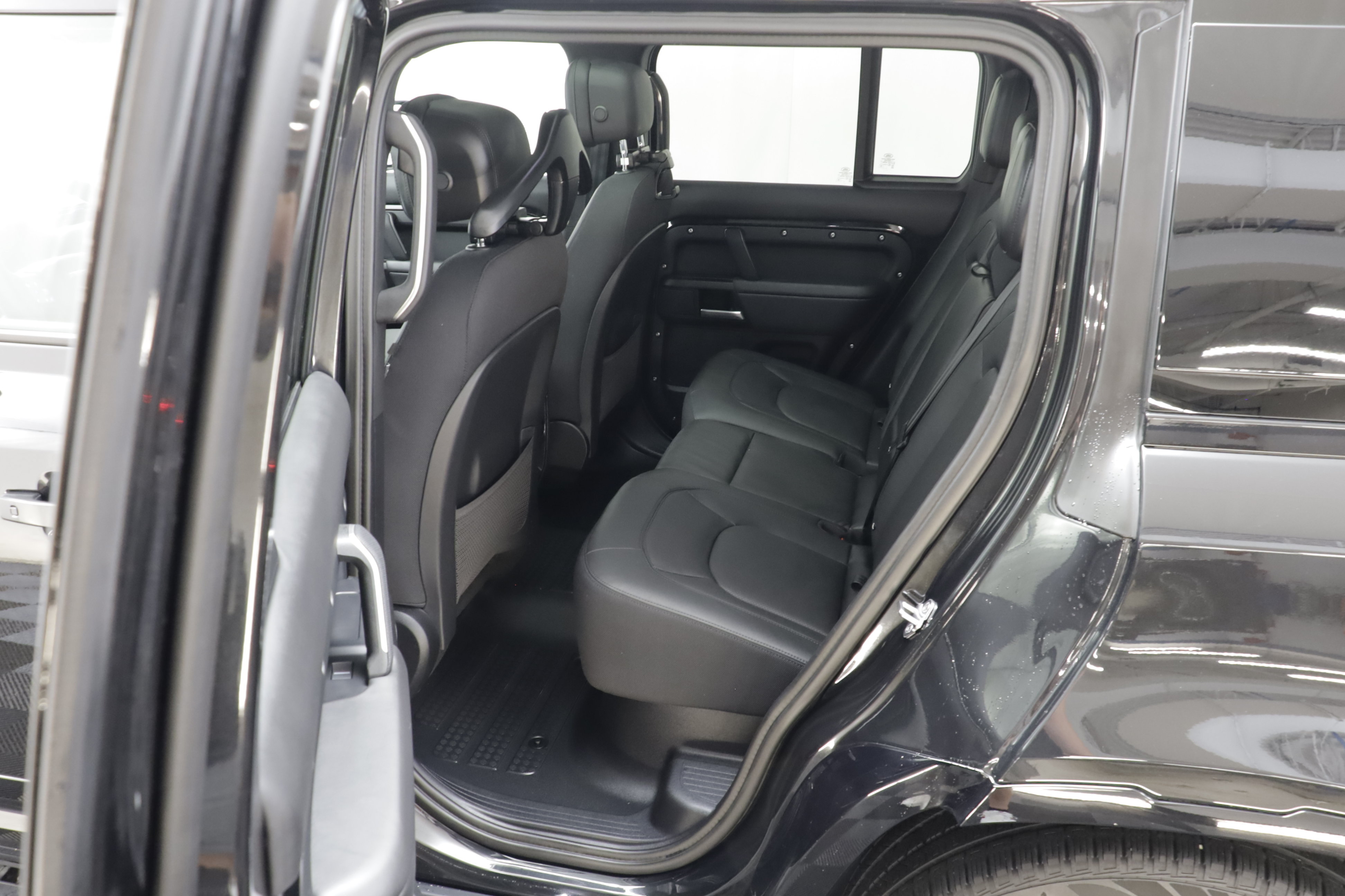 Certified 2026 Land Rover Defender 110 V8 AWD/4WD image 18