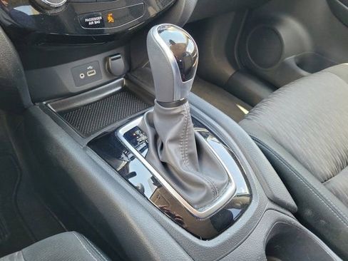 Certified 2020 Nissan Rogue SV FWD image 32