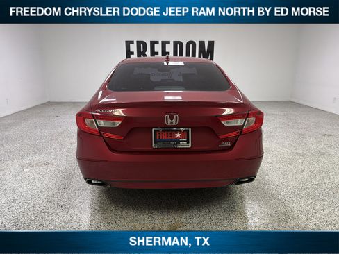 Used 2018 Honda Accord Touring image 5