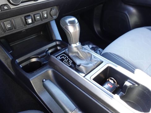 Used 2020 Toyota Tacoma TRD Sport image 39