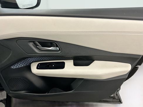 Used 2023 Nissan Ariya AWD image 35