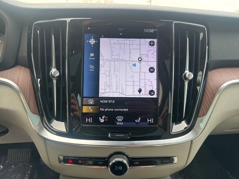 Used 2021 Volvo S60 T5 Momentum image 10