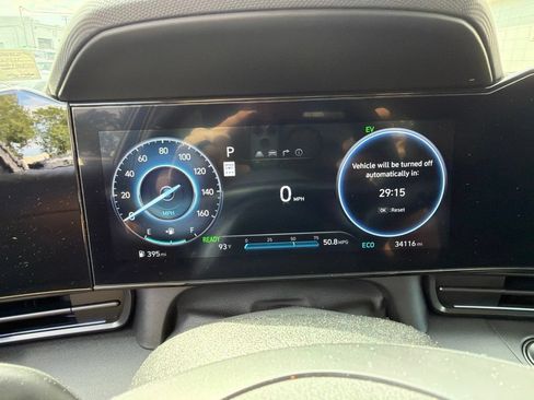 Used 2025 Hyundai Elantra SEL FWD image 4