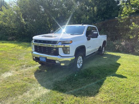 Used 2022 Chevrolet Silverado 2500 LT w/ Convenience Package AWD/4WD image 3