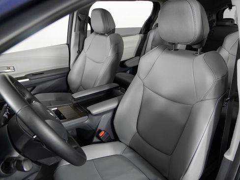 Used 2023 Toyota Sienna XLE image 16