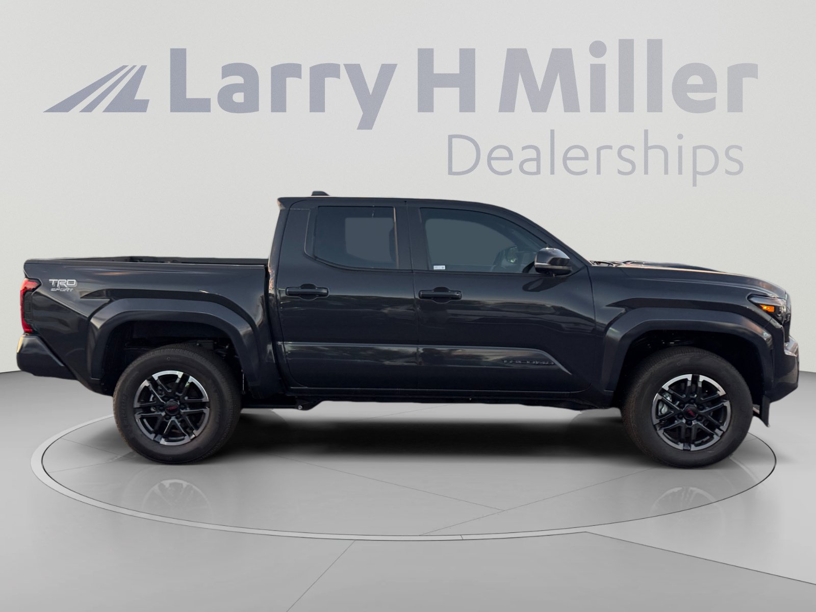 Used 2026 Toyota Tacoma TRD Sport w/ TRD Sport Premium Package AWD/4WD image 6