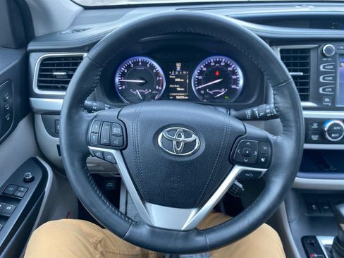 Used 2015 Toyota Highlander Limited Platinum AWD/4WD image 16