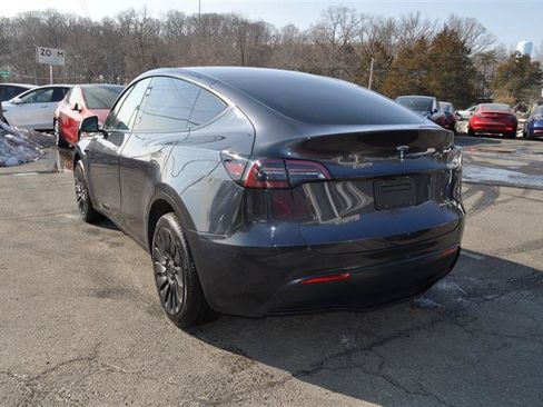 Used 2024 Tesla Model Y Long Range AWD/4WD image 3