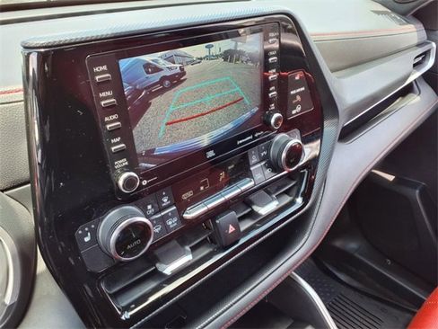 Used 2022 Toyota Highlander XSE image 21