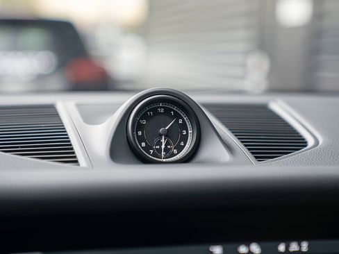 Used 2026 Porsche Macan image 11