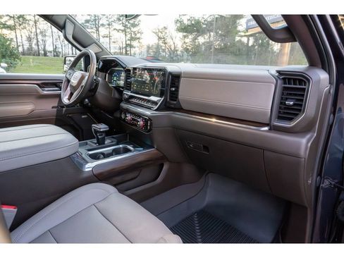 Used 2023 GMC Sierra 1500 SLT w/ SLT Convenience Package image 16