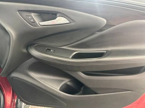 Used 2019 Buick Envision Essence FWD image 18