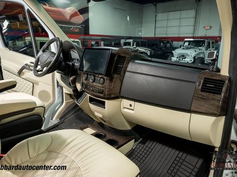 Used 2018 Mercedes-Benz Sprinter 3500 image 30