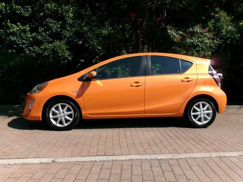 Used 2015 Toyota Prius C Three FWD image 4