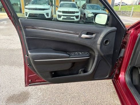 Used 2019 Chrysler 300 Touring w/ Quick Order Package 2EF RWD image 25