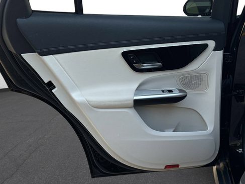 Used 2024 Mercedes-Benz GLC 300 4MATIC image 13