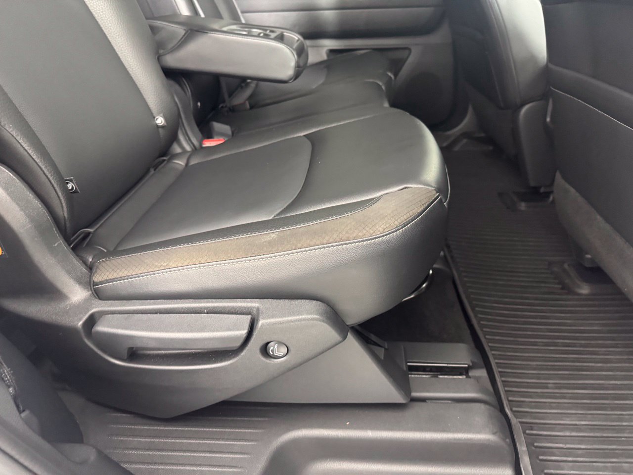 Used 2024 Nissan Pathfinder SL AWD/4WD image 29
