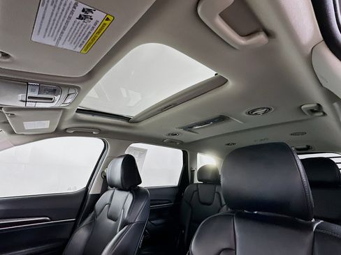 Used 2025 Kia Telluride S image 26