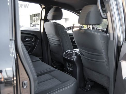 Used 2018 Nissan Titan SV w/ SV Convenience Package image 38