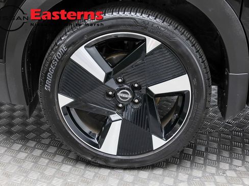 Used 2025 Nissan Kicks SR image 42