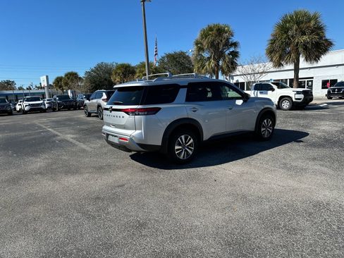 Certified 2022 Nissan Pathfinder SL image 3