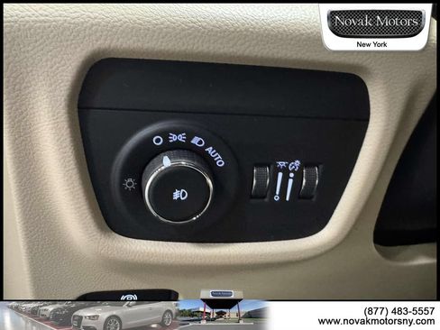 Used 2023 Jeep Grand Cherokee L Limited w/ Luxury Tech Group II AWD/4WD image 22